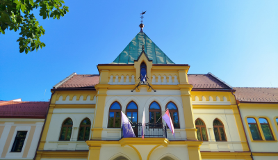 Odkaz pre budúce generácie je uložený – hrotnica budovy MsÚ bola obnovená