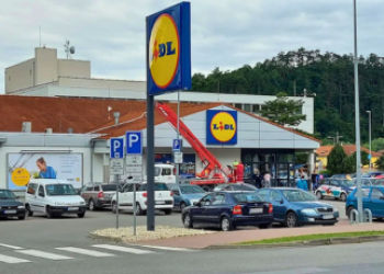 Parkovanie pri OC Lidl ostáva pre Sabinovčanov vo večerných hodinách bezplatné